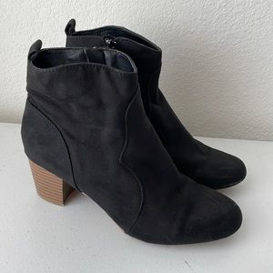 American Eagle Black, suede Ankle Booties Boots size 61/2